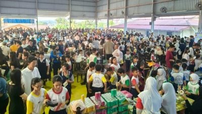 武吉波浪华小买卖日暨STEAM展  “小老板”开档 包办筹备售卖 