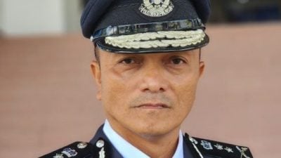 网传交警开路阻挡救护车 | 甲总警长：救护车未启警笛   依程序护送“贵宾”车队