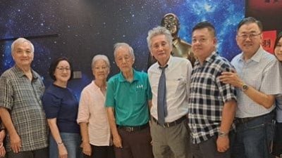 逢甲大学访问团   访沈慕羽书法文物馆