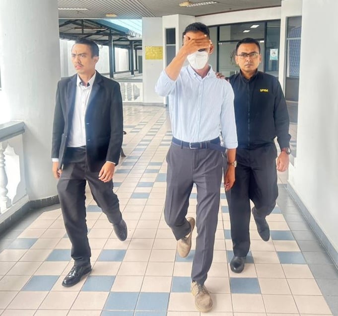 (古城版)陆交局官员收受贿金罪成,判坐牢2年及罚款20万8000令吉