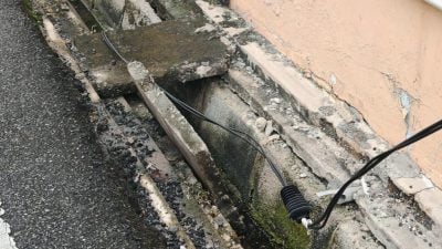 部分浸泡水中  忧掉落电缆 漏电