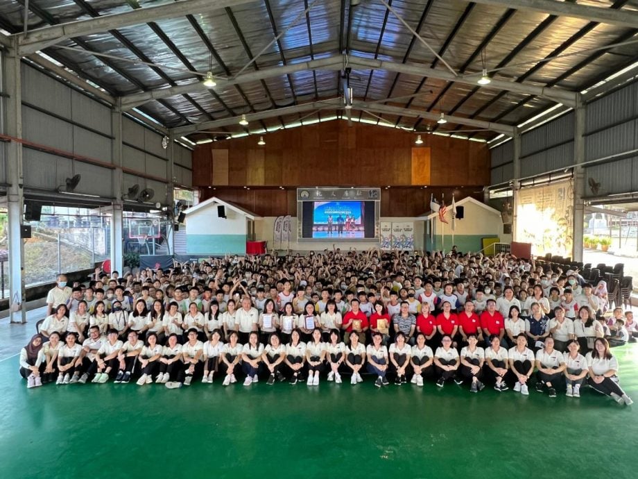 (古城第七版主文)武吉波浪小学获得三项州级最高荣誉