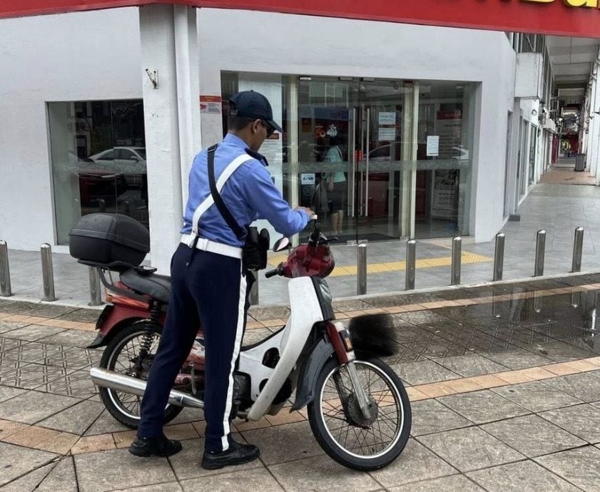 （古城第三版主文）雷宝祥:随意停放的摩托可被拖走