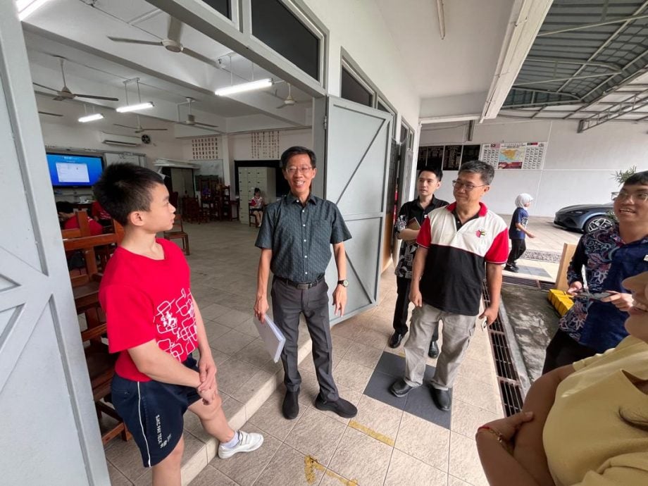 （古城第二版主文）敬业乐业——董事部与家教协会秉持热爱教育精神，投入大量心力推动校园建设。