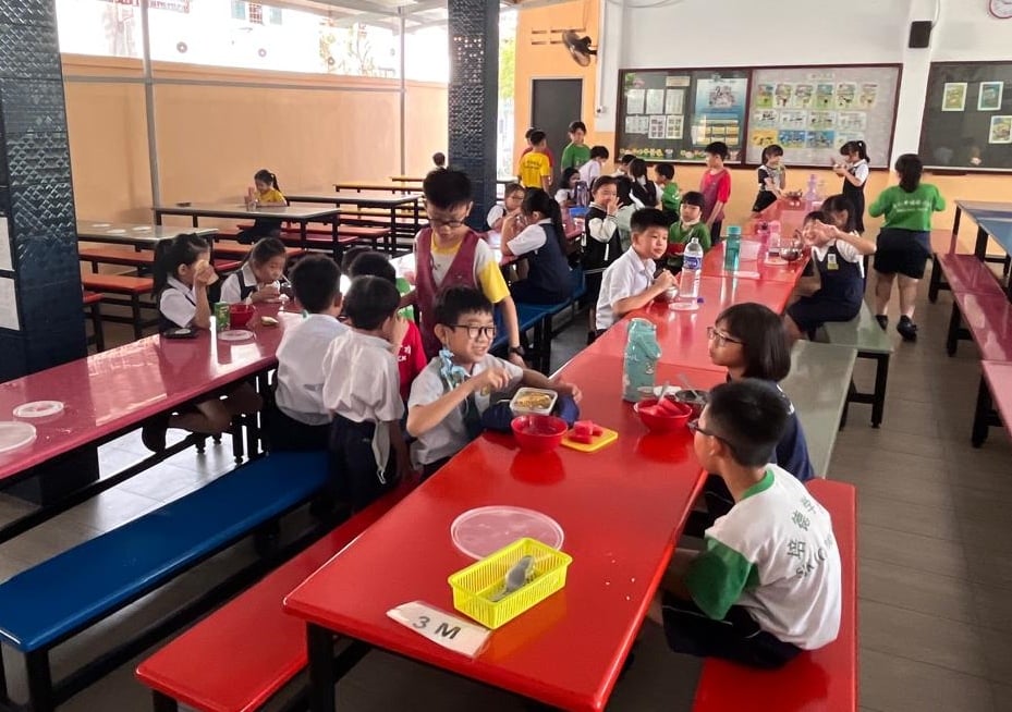 （古城第二版主文）敬业乐业——董事部与家教协会秉持热爱教育精神，投入大量心力推动校园建设。