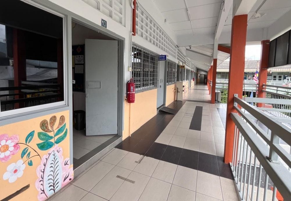 （古城第二版主文）敬业乐业——董事部与家教协会秉持热爱教育精神，投入大量心力推动校园建设。