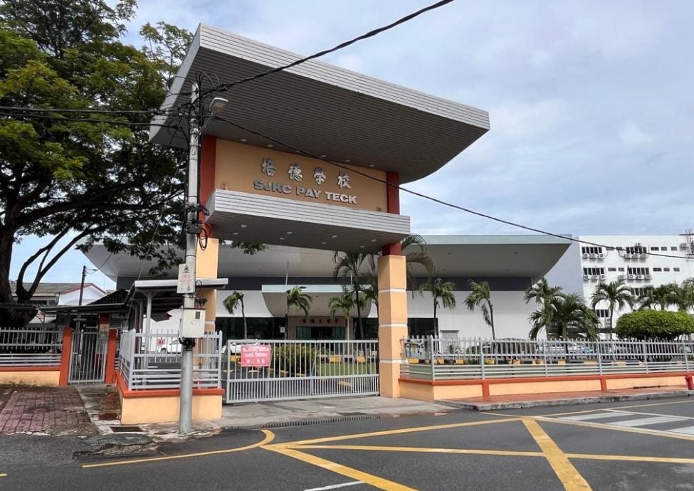 （古城第二版主文）敬业乐业——董事部与家教协会秉持热爱教育精神，投入大量心力推动校园建设。