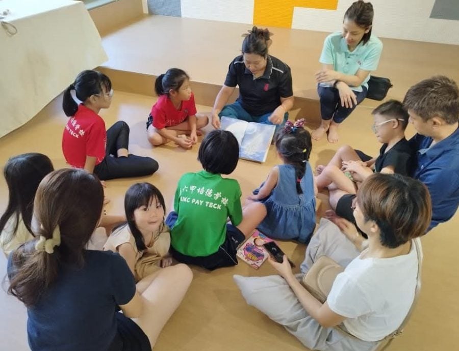 （古城第二版主文）敬业乐业——董事部与家教协会秉持热爱教育精神，投入大量心力推动校园建设。