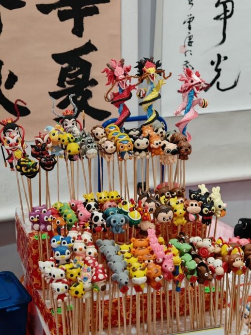 （古城第五版主文）《你动摇了吗》捏面人坚持20年，动力来自客人脸上的喜悦