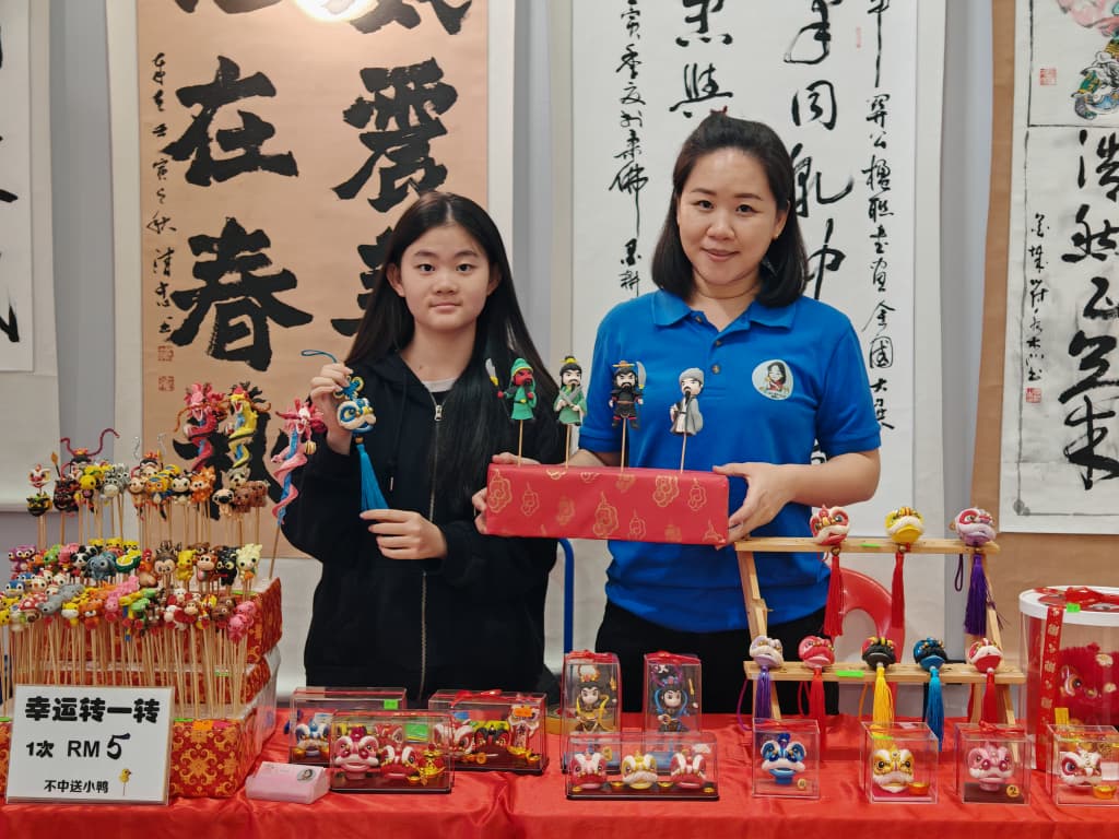 （古城第五版主文）《你动摇了吗》捏面人坚持20年，动力来自客人脸上的喜悦