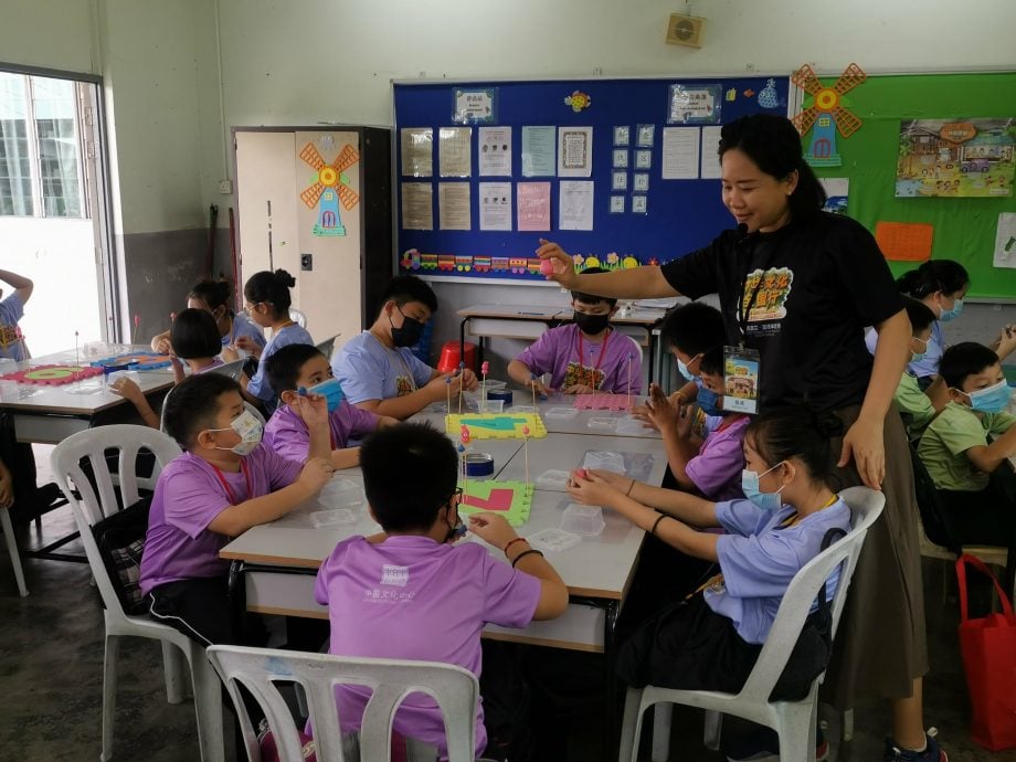 （古城第五版主文）《你动摇了吗》捏面人坚持20年，动力来自客人脸上的喜悦