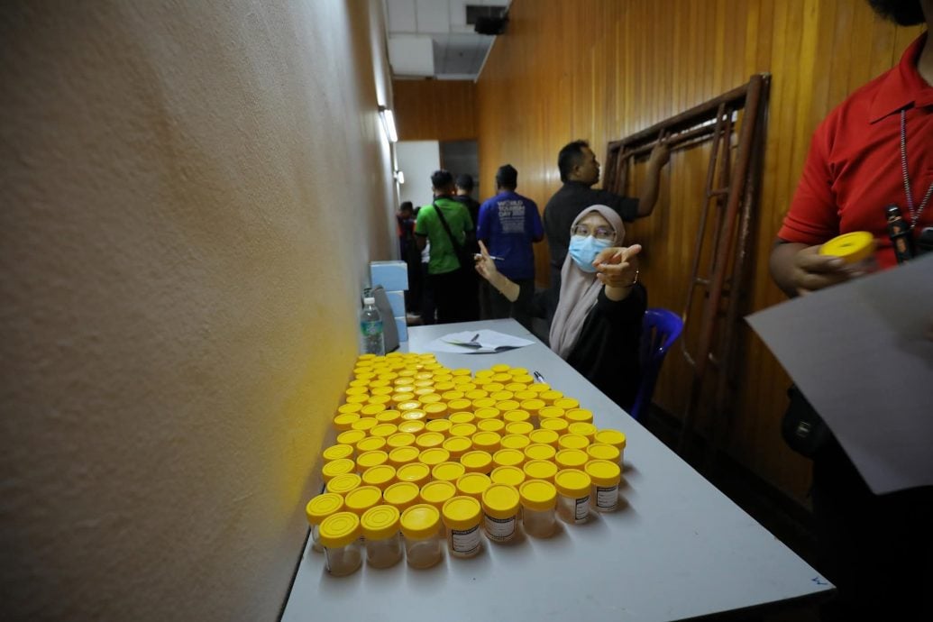 （古城第六版主文）申请或更新三轮车夫执照需呈呈体检及尿验报告