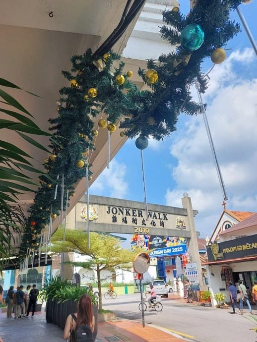 (古城第四版主文)老街飘送圣诞气氛