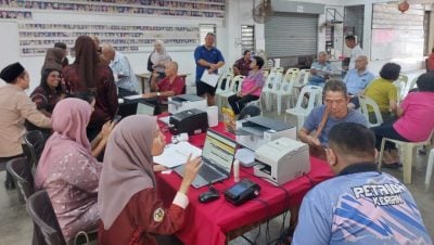 吉辇县土地局出勤古楼  设柜枱让民众缴TOL执照费