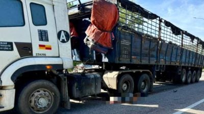 摩托疑不慎驶入右侧车道   79岁老翁被罗里碾毙