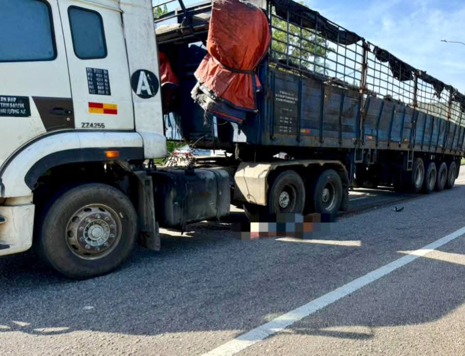 (大北马)一名79岁华裔男子骑摩托车切入车道不慎与罗里碰撞被碾过当场死亡