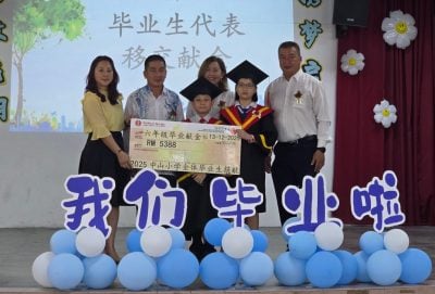 中山小学毕业礼　毕业生捐5388令吉给母校