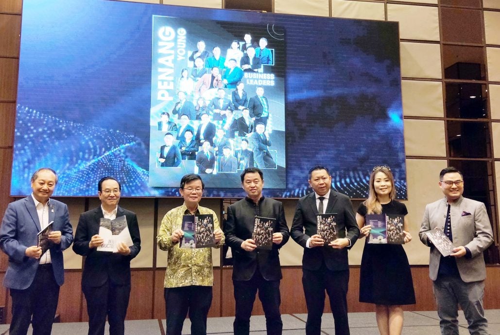 (大北马)从卖豆沙饼到首长 曹观友:肯学习就能成功