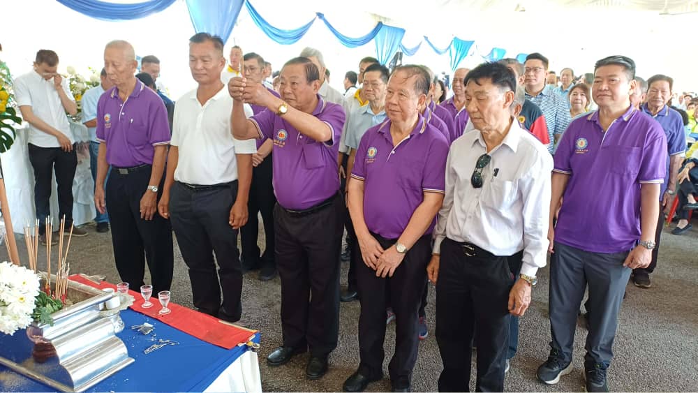 (大北马)大年华社领袖马兴中举殡 500人送最后一程