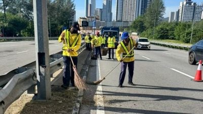 敦林苍祐大道分界堤   两天清1.28公吨垃圾