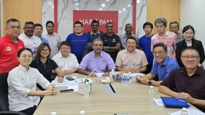 武吉牛汝莪行动党改选　蓝卡巴星连任主席