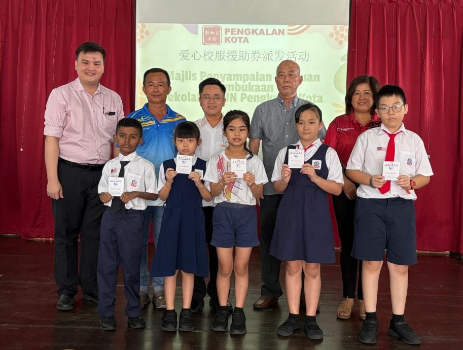 （大北马）派发300份爱心校服援助券 彭加兰哥打学生居民受惠