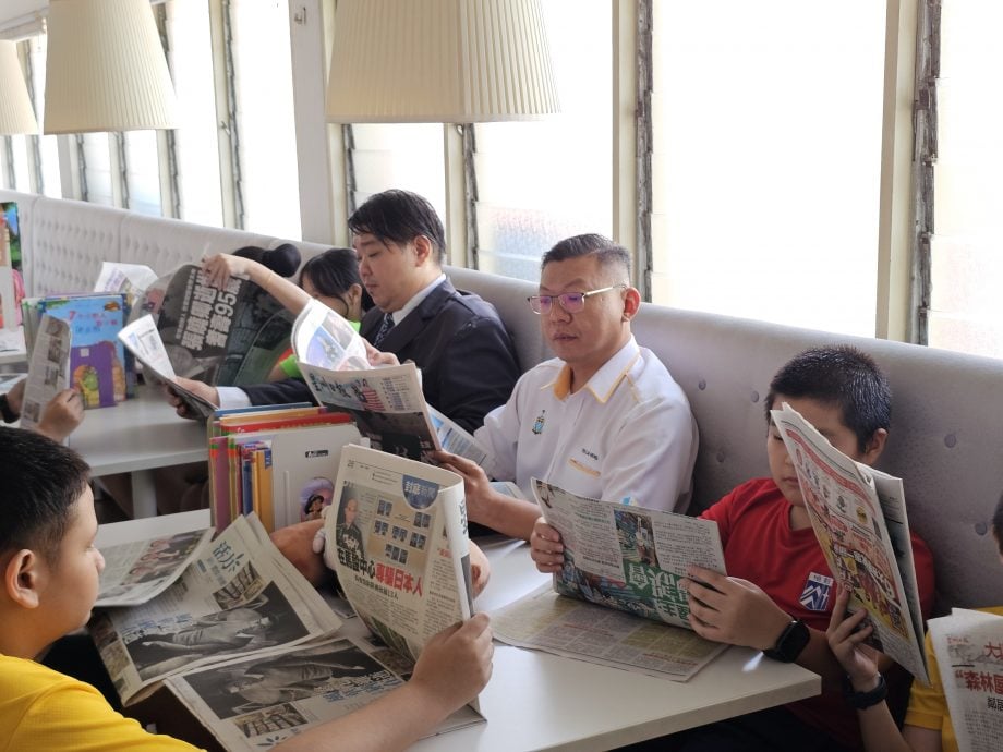 （大北马）辅友小学及恒毅小学 郑来兴赞助星洲给2华小