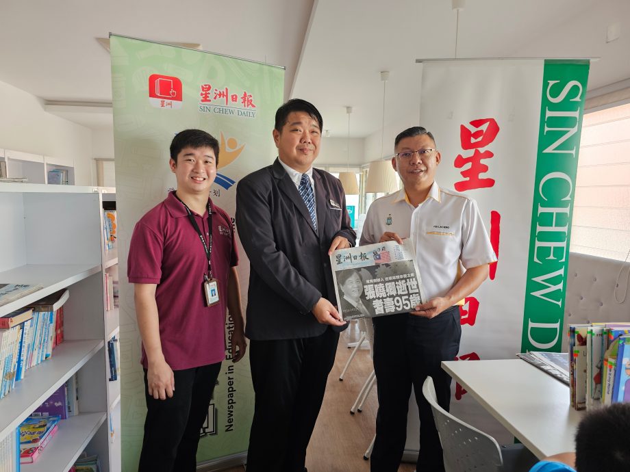 （大北马）辅友小学及恒毅小学 郑来兴赞助星洲给2华小