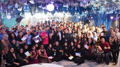 槟首长媒体感恩之夜     曹观友高唱《海阔天空》炒热气氛