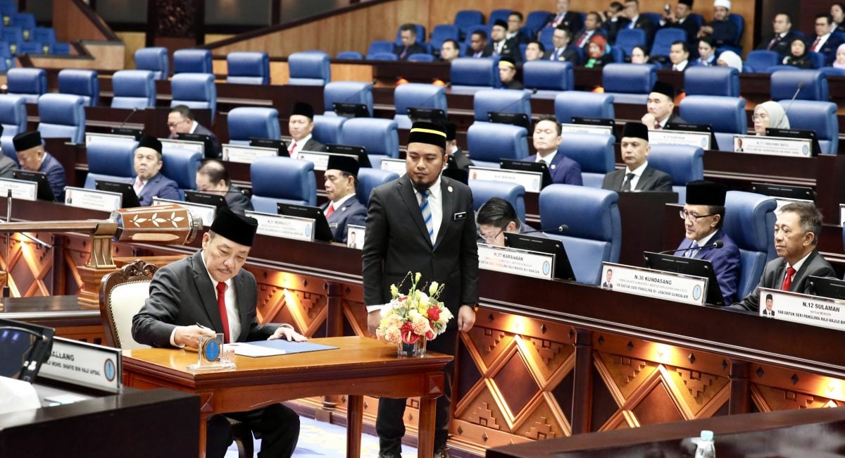 (州议会)沙78名州议员宣誓就任