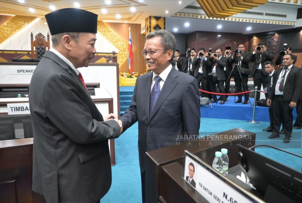 (州议会)沙78名州议员宣誓就任