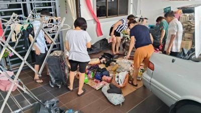 泰南大水灾丨巴士遇洪水逃生21人 行李物归原主