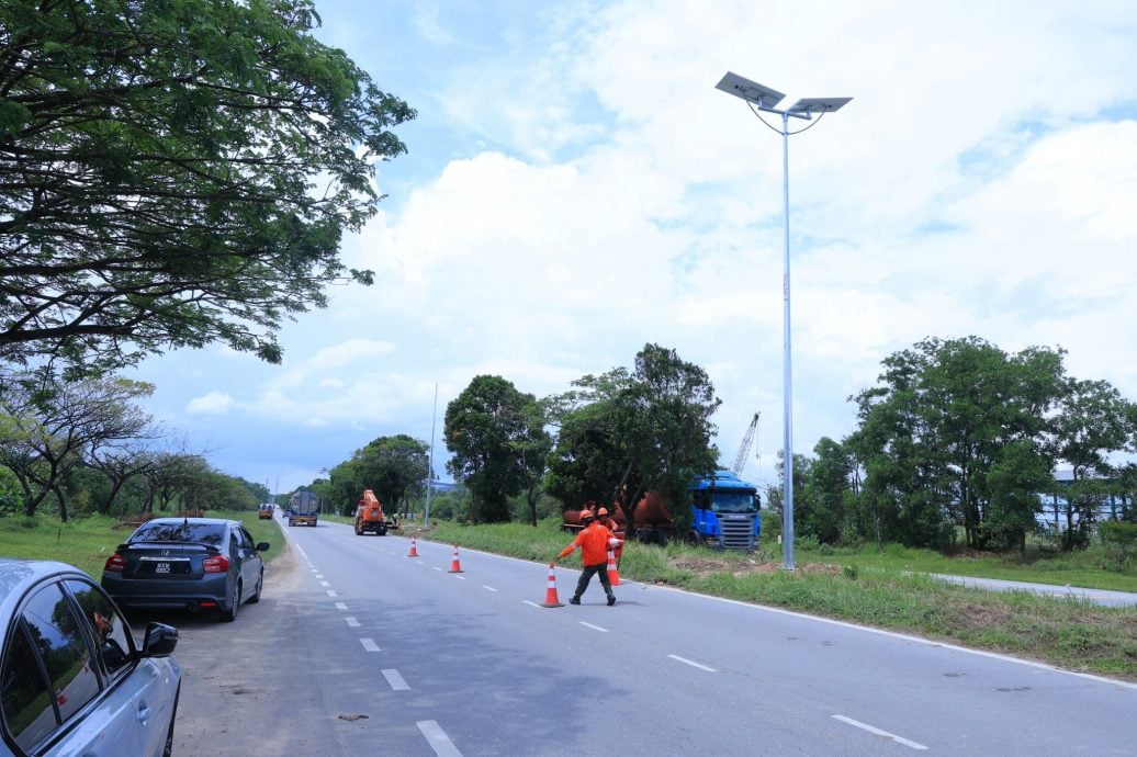 (已签发)柔:丹绒朗萨工业区获市政局 安装LED灯取代传统路灯