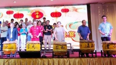 古来中华公会办岁末宴   6华小清寒生获慈善礼包