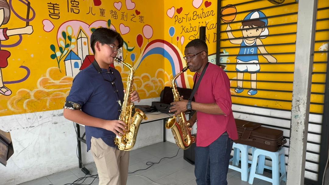 (已签发)柔:善心美事:JB Boyz跨越文化国度行善 以音乐疗愈弱势群体