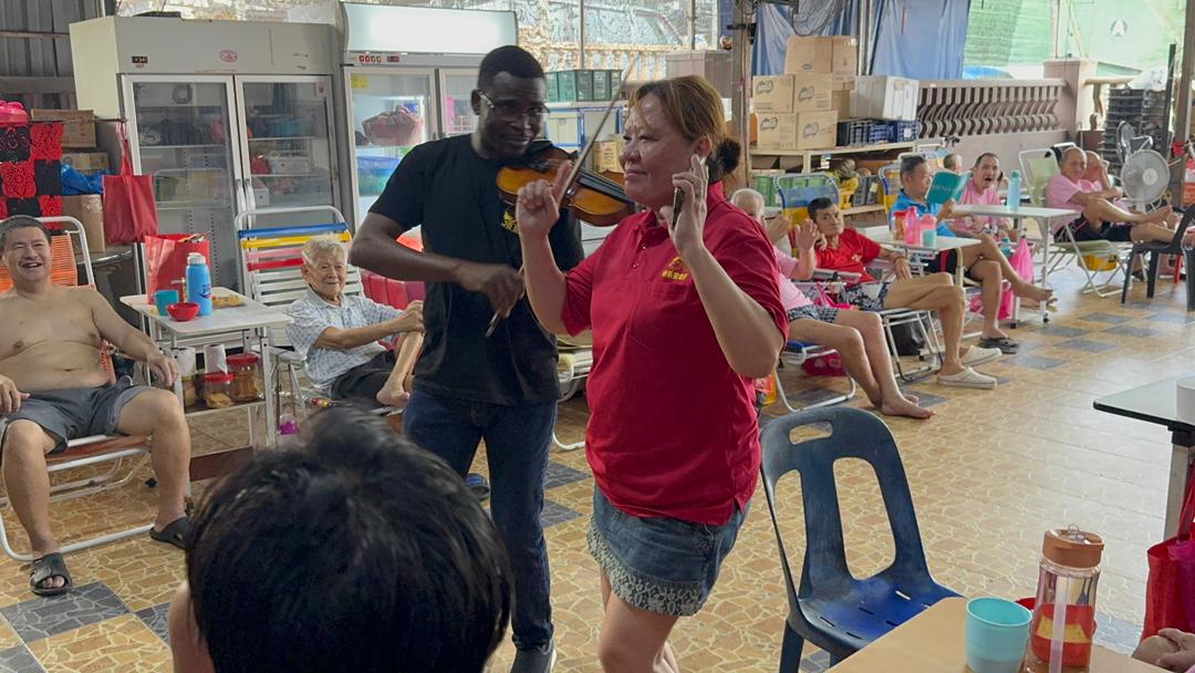 (已签发)柔:善心美事:JB Boyz跨越文化国度行善 以音乐疗愈弱势群体