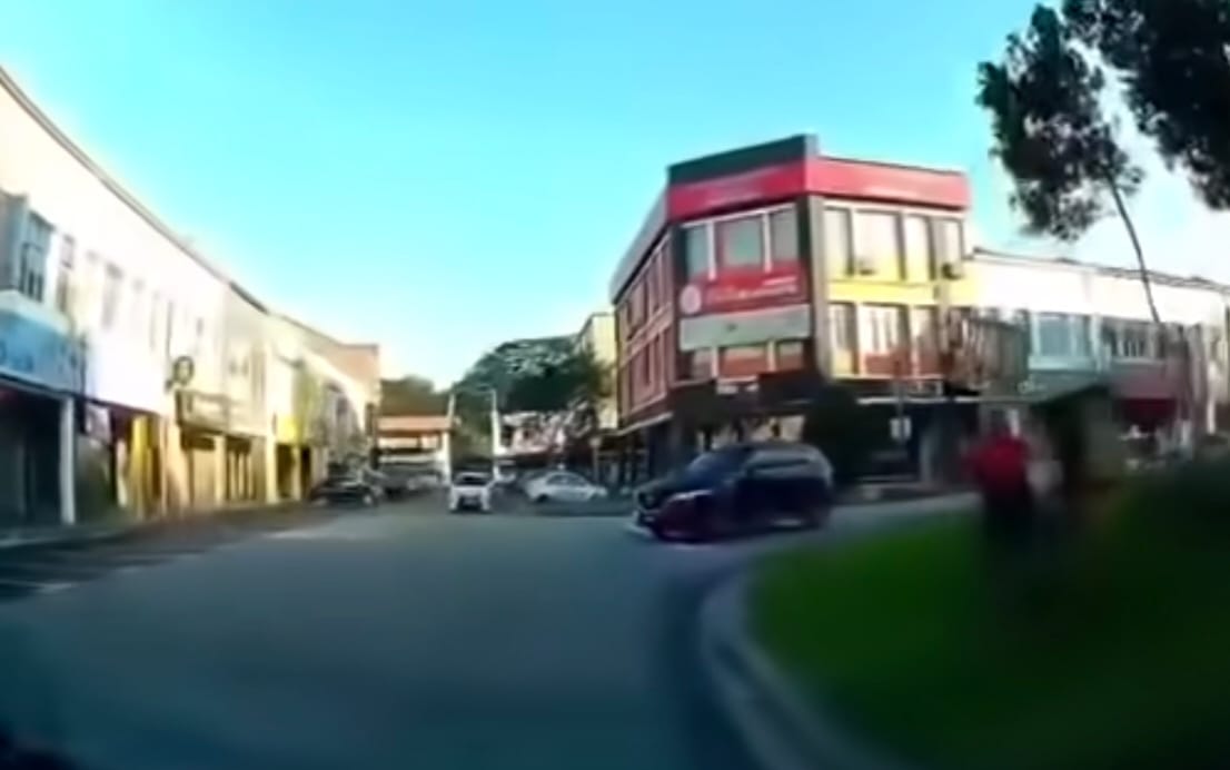 (已签发)柔:女会计遭摩托车匪攫夺 民众受促留意