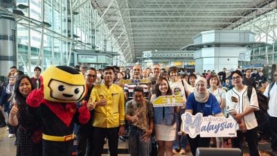 ETS新山往返吉隆坡通车   迎首批乘客