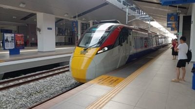 拉央拉央也有ETS   首趟列车迎3乘客