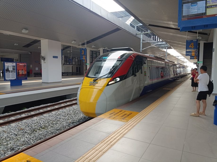 拉央拉央也有ETS 首趟列车迎3乘客