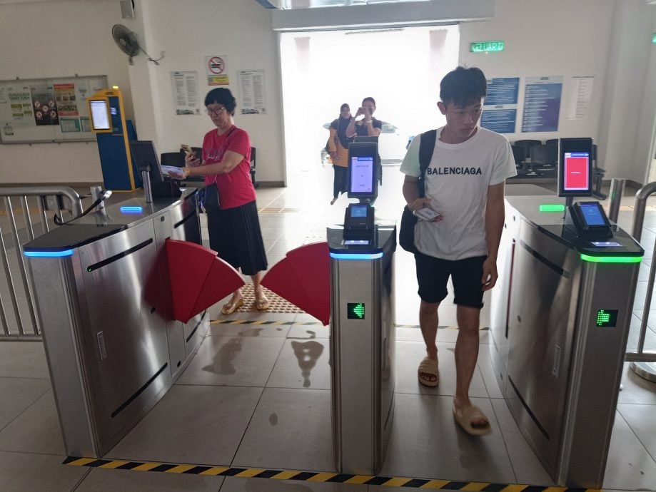 拉央拉央也有ETS 首趟列车迎3乘客