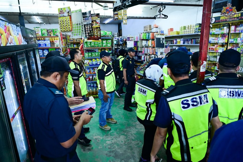 古来扫荡无牌商铺   7店铺被查封14人落网