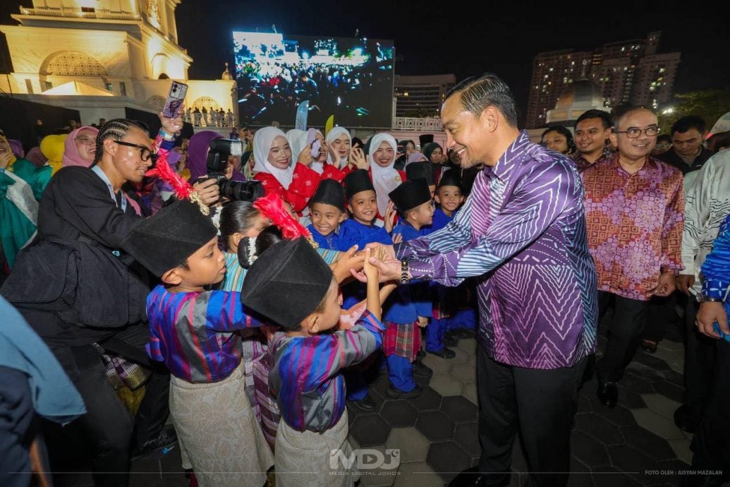 (已签发)柔:**版三头**大臣:迎2026旅游年 柔明年办60大型国际赛