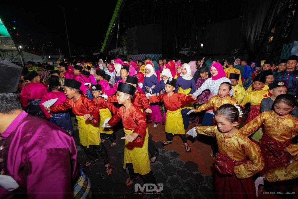 (已签发)柔:**版三头**大臣:迎2026旅游年 柔明年办60大型国际赛