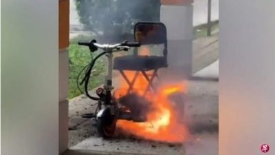 助行车组屋走道起火 火势猛烈传爆炸声