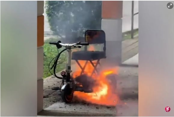 (已签发)柔:狮城二三事:助行车组屋走道起火 火势猛烈传爆炸声