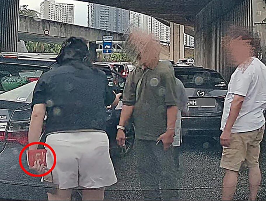 (已签发)柔:狮城二三事:新山关卡车道纠纷 狮城夫妻称护照被抢 困新山近6小时报警