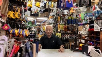 昔蹲苦窑11载 今助50前囚更生