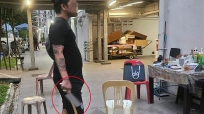 疑瞪眼酿血案 居民楼下唱歌 狂男持3刀砍人