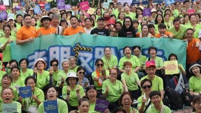 逾千东海岸居民  步行反对电子烟